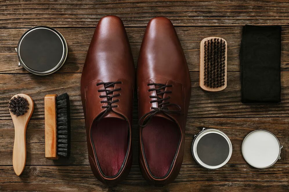 Quelles sont les étapes à suivre pour cirer correctement des chaussures en  cuir ? –